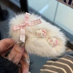YES 💲2⃣dollar⏩▶Sanrio Cream and Black Furry Hair Clips